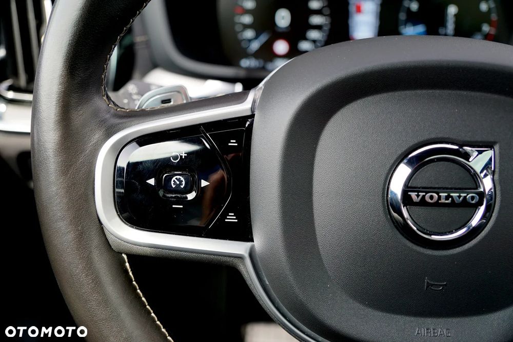 Volvo V60 T6 AWD R-Design - 30
