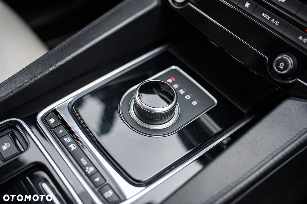 Jaguar F-Pace 3.0 TDV6 AWD R-Sport - 24