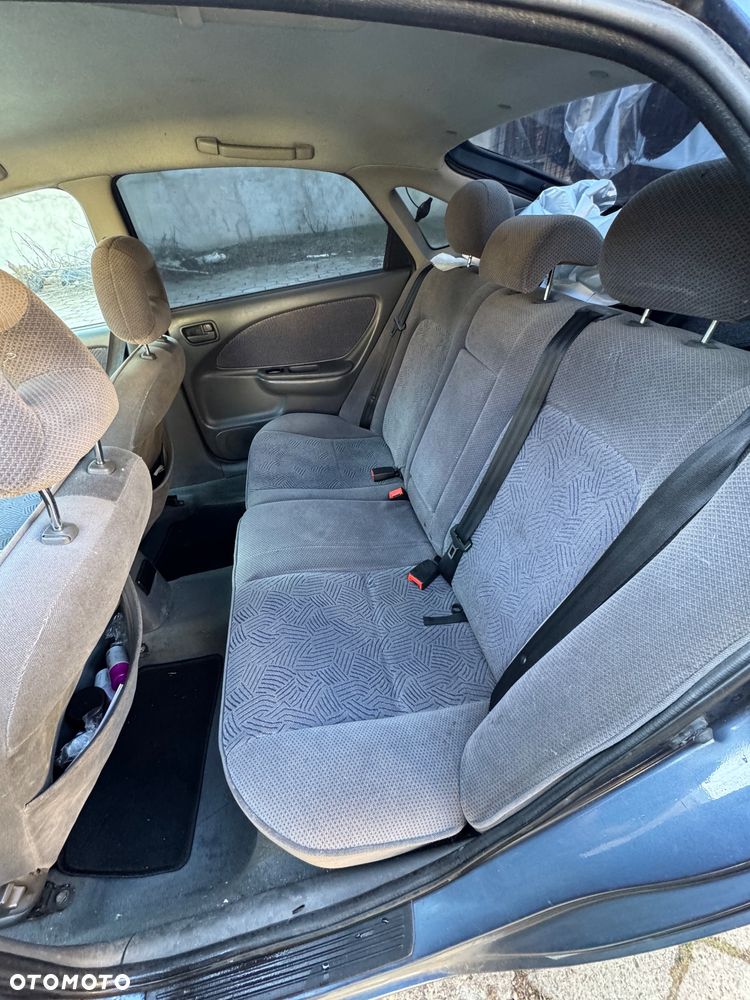 Toyota Avensis 2.0 Sol - 11