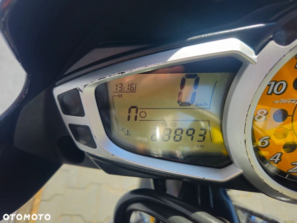 Triumph Street Triple - 16