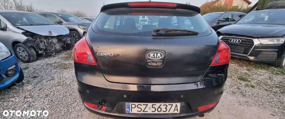 Kia Ceed - 12