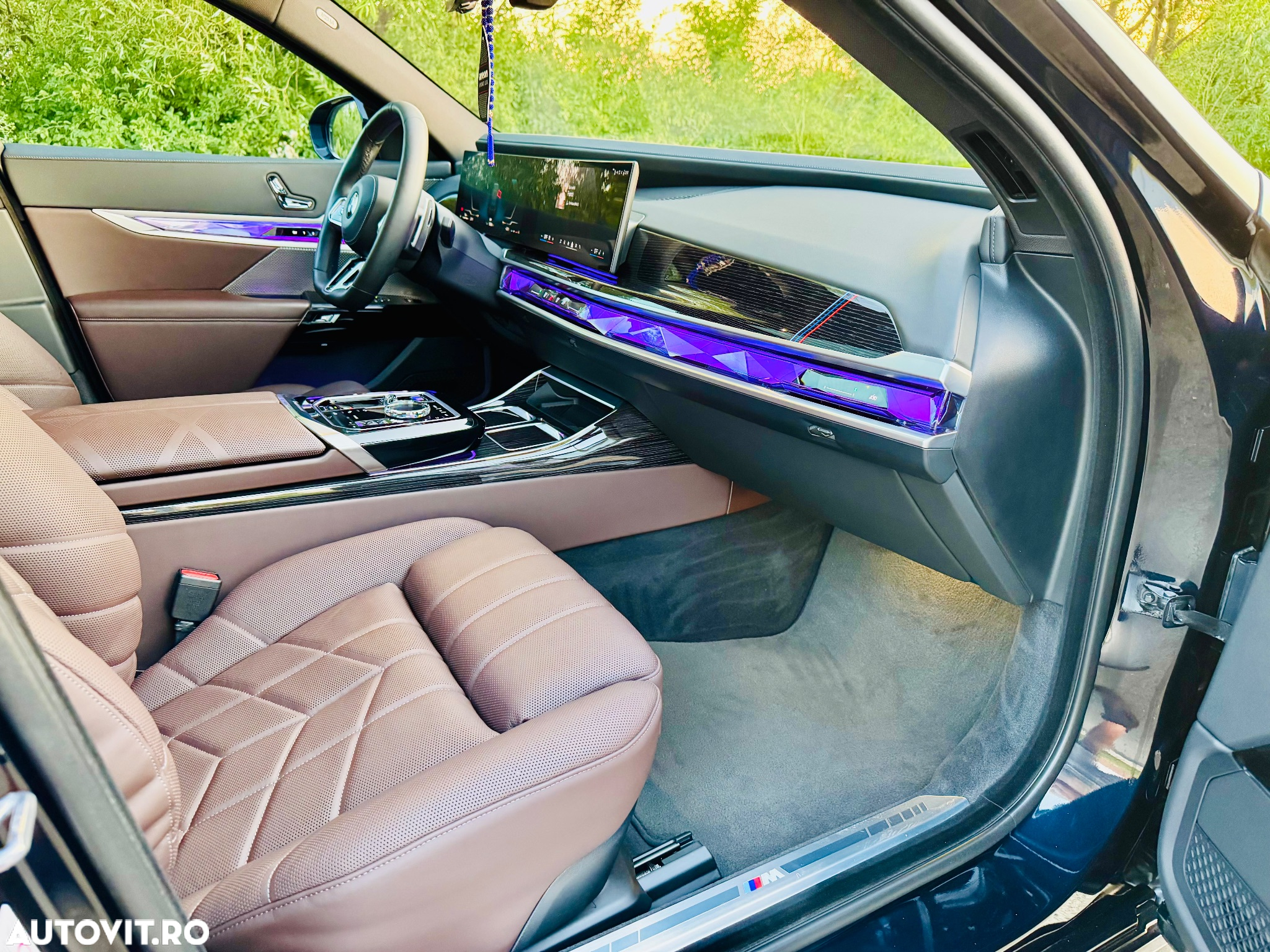 BMW Seria 7 740d xDrive MHEV - 11
