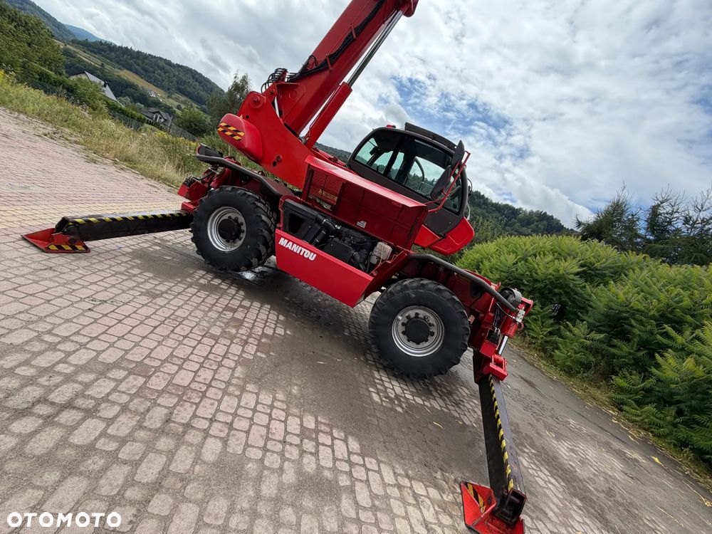 Manitou MRT2150+PRIVILEGE Ładowarka teleskopowa 4x4 ROTO 21metrów. 5 ton udźwig. Bez AdBLUE bez DPF. Maszyna jak Nowa z Norwegii 5300 mtg. 2015 rok. Obrót pełny. Zero luzów wycieków. Zadbana maszyna z Fermy Norweskiej. Silnik 160 Km. AUTEC zdalne sterowanie. Ani deka luzów czy wycieków. Opony jak Nowe. Pełny Oryginał. Niski przebieg. Stabilizatory. Zamki na tłokach. OKAZJA. Jest to model przystosowany do pracy z koszem. - 19