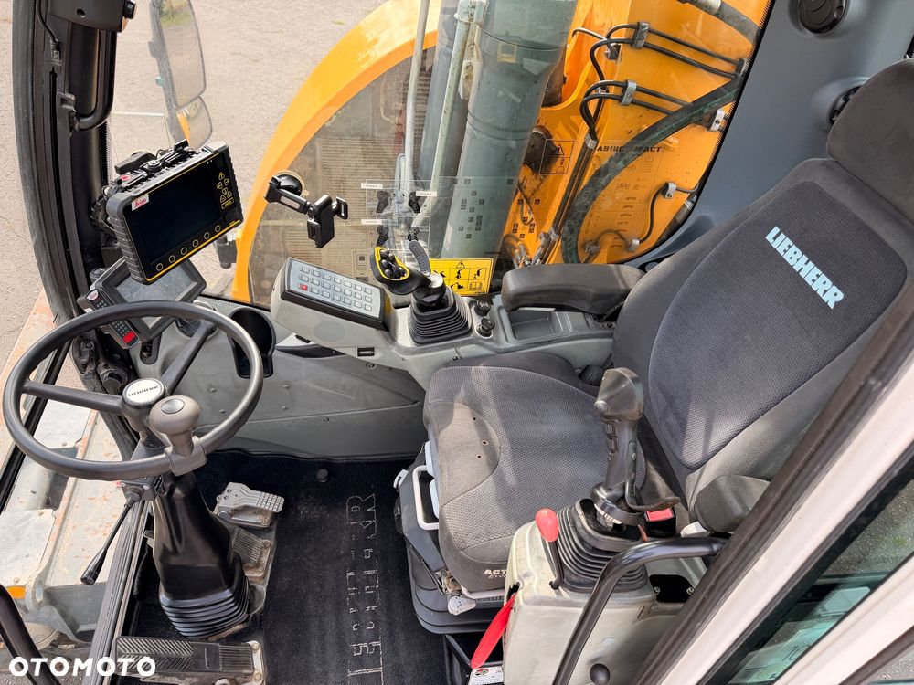 Liebherr A918 Compact - 8