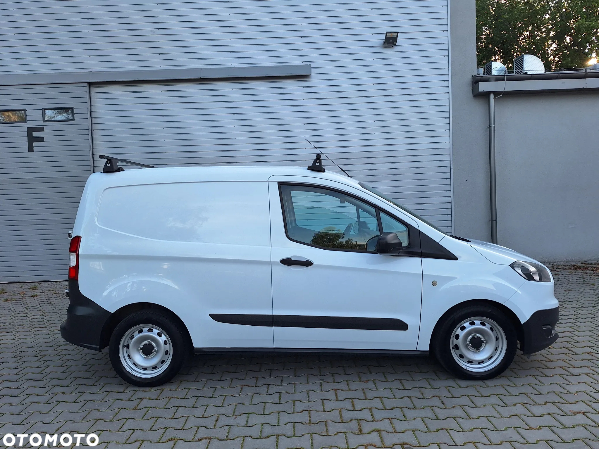 Ford Transit Courier - 2