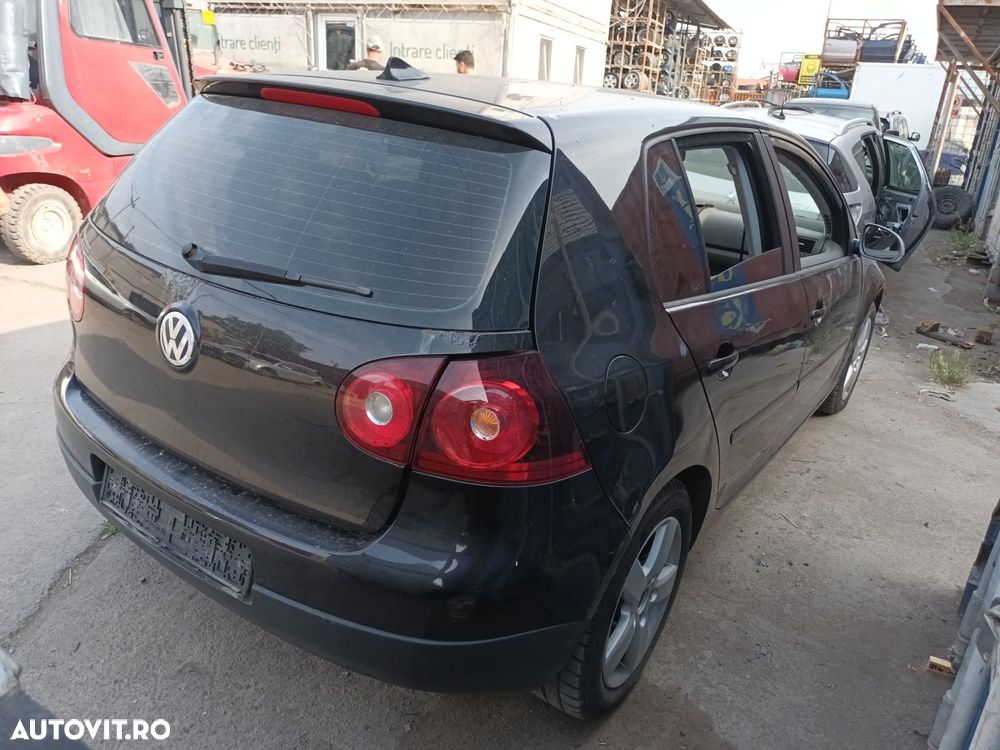 Dezmembrari  VW GOLF 5  2003  > 2009 1.6 FSI Benzina - 5