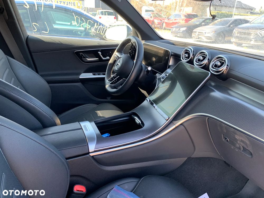 Mercedes-Benz GLC 300 4Matic 9G-TRONIC Avantgarde Advanced - 16