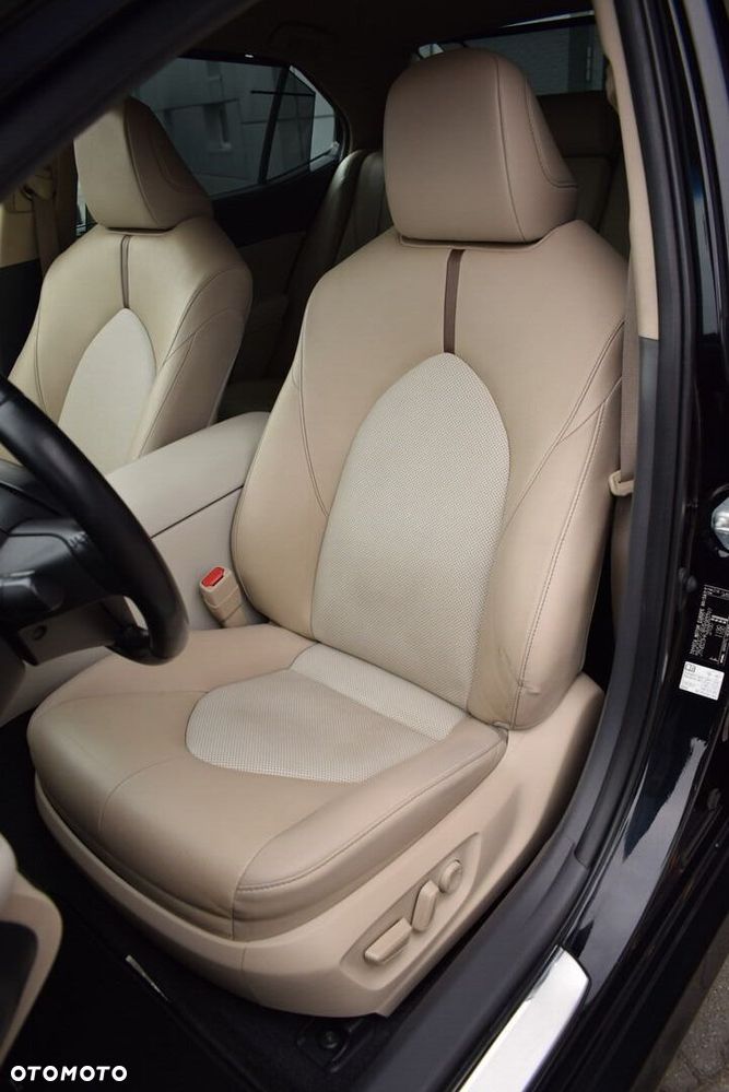 Toyota Camry 2.5 Hybrid Executive CVT - 14