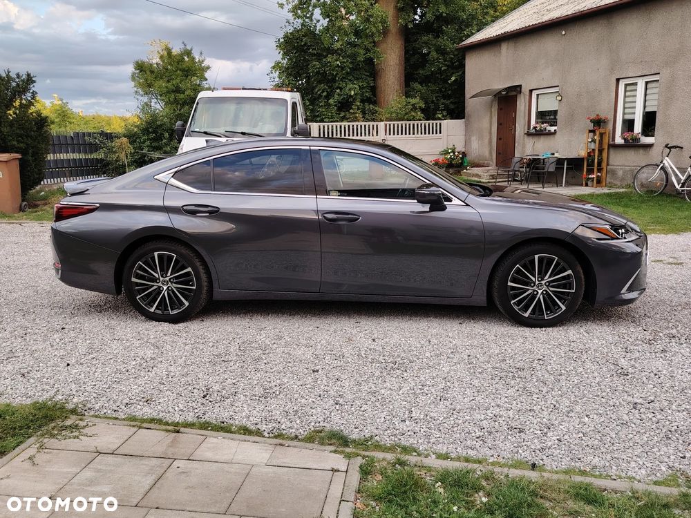 Lexus ES 300h Business Edition - 4