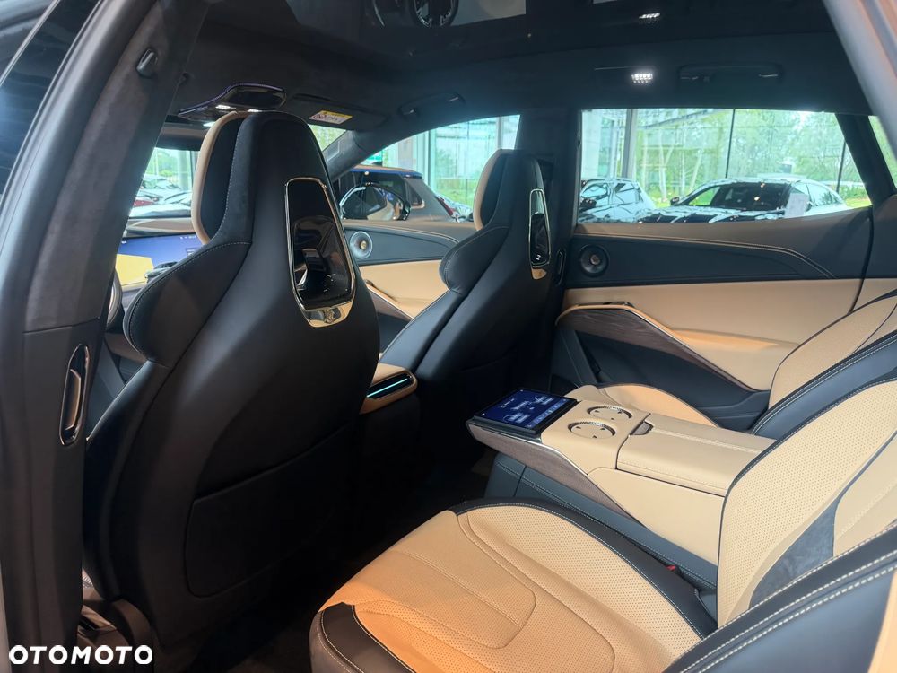 Lotus Eletre - 8