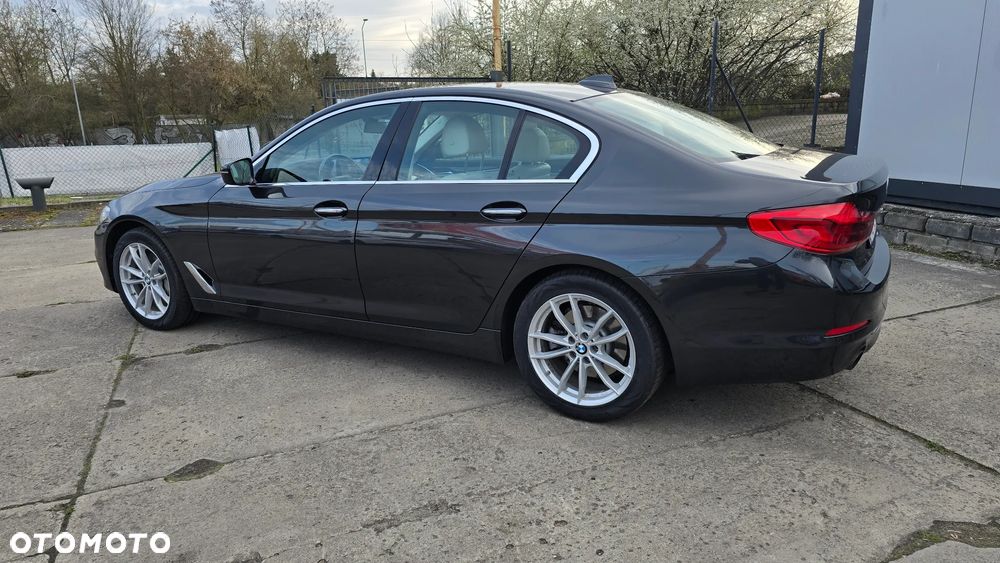 BMW Seria 5 530i Luxury Line - 9
