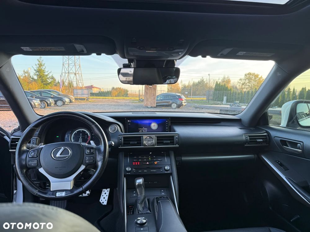 Lexus IS 200t / 300 F Sport - 19