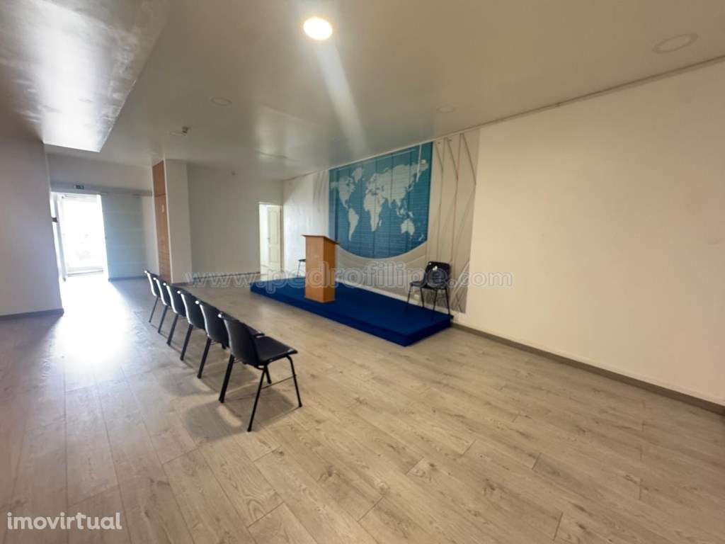 Ampla loja no centro de Sesimbra - Grande imagem: 4/14