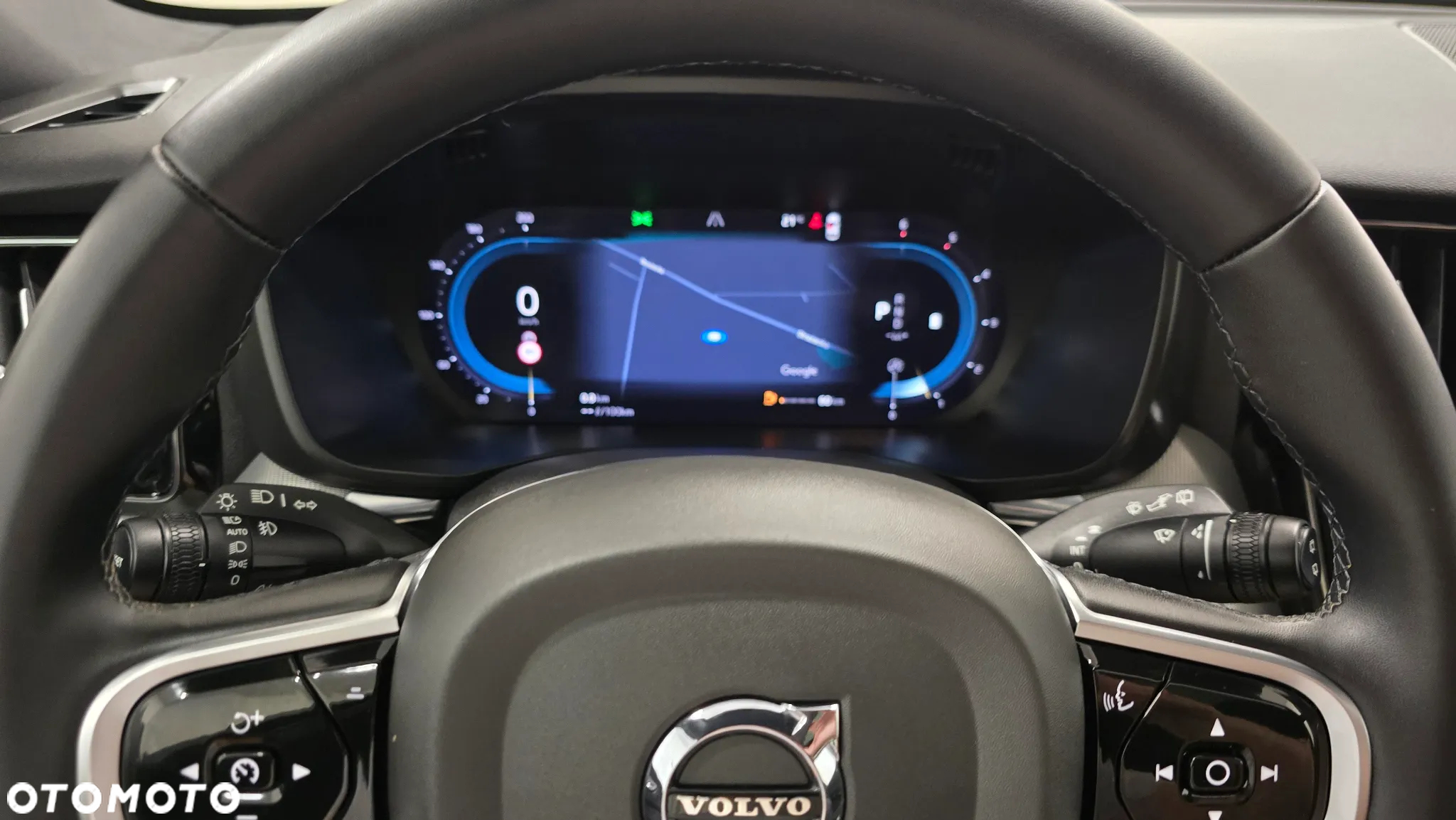 Volvo XC 60 B4 D AWD Plus Dark - 24