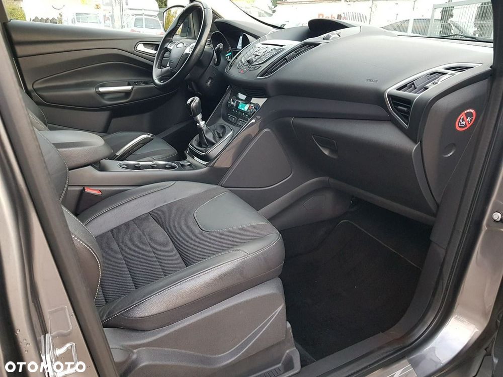 Ford Kuga 1.6 EcoBoost 2x4 Titanium - 16