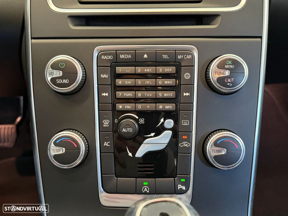 Volvo V60 2.0 D4 Momentum Eco - 24