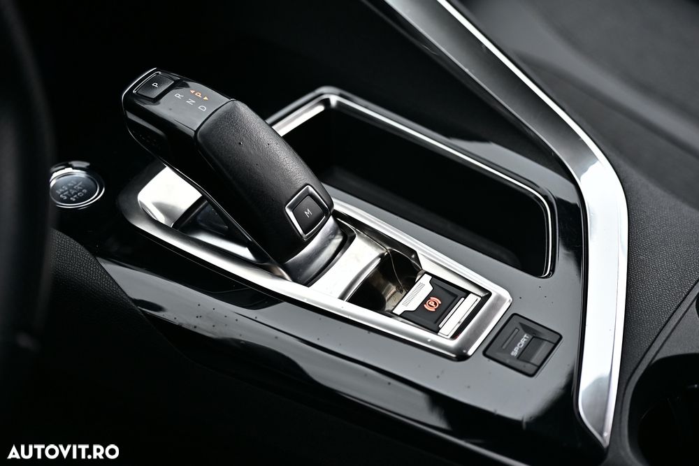 Peugeot 3008 1.2 PureTech 130 EAT8 GT - 19