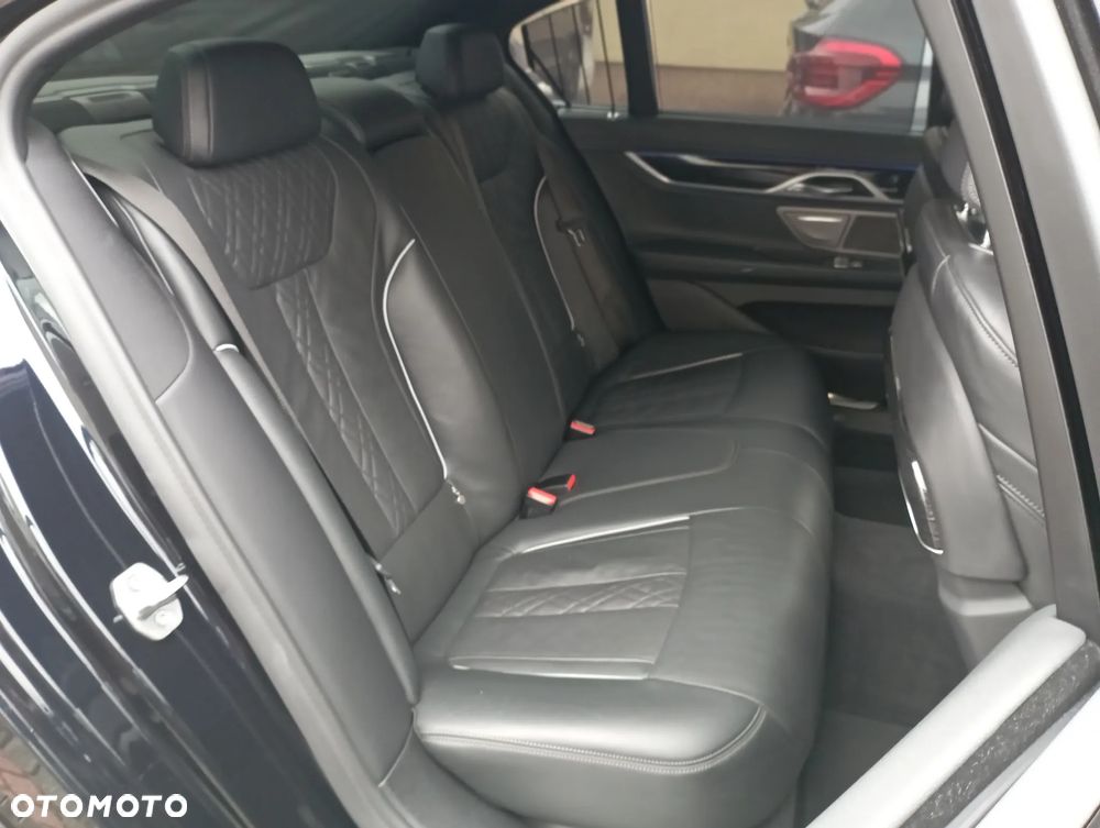 BMW Seria 7 750i xDrive - 10