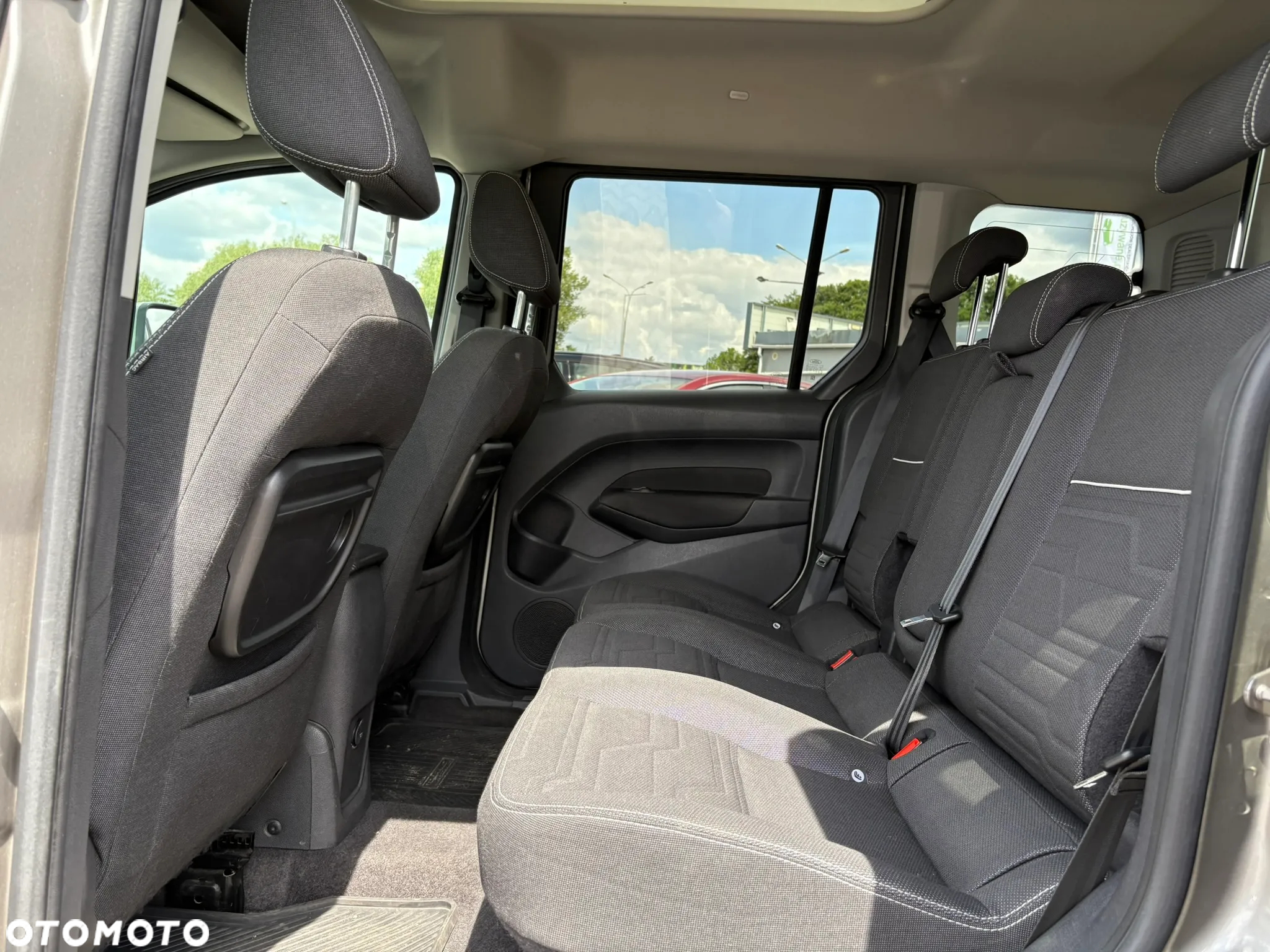 Ford Tourneo Connect 1.5 TDCi Titanium - 18