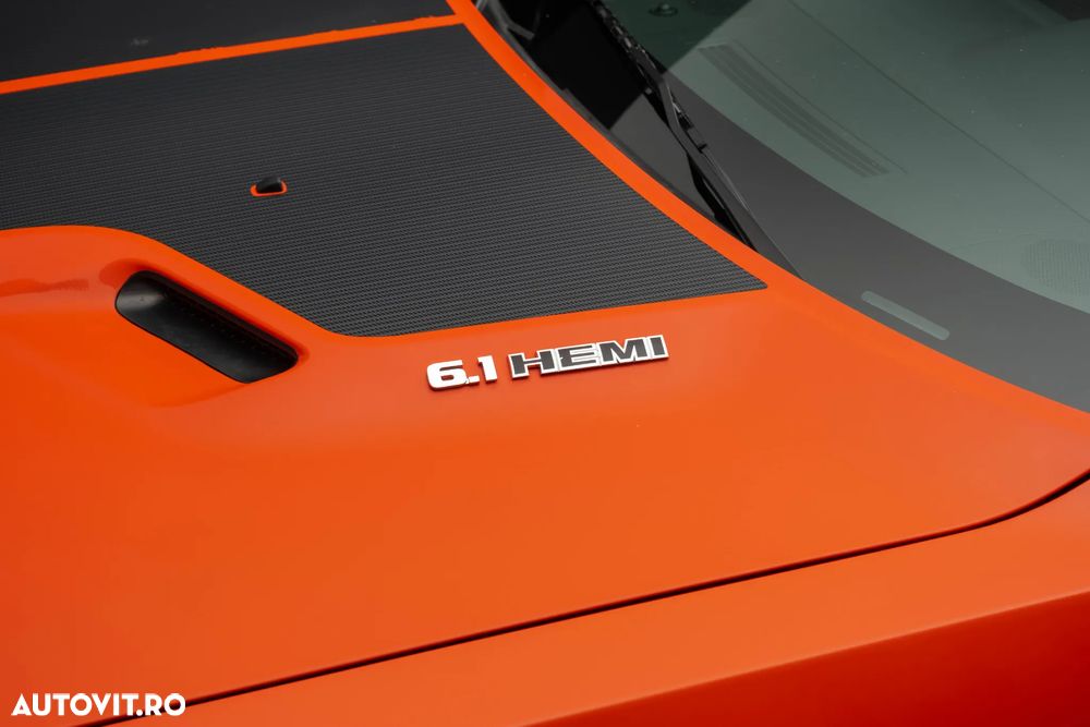 Dodge Challenger - 10