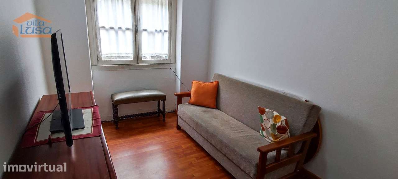 Moradia Geminada no Bairro da Encarnação para remodelar - Grande imagem: 3/16