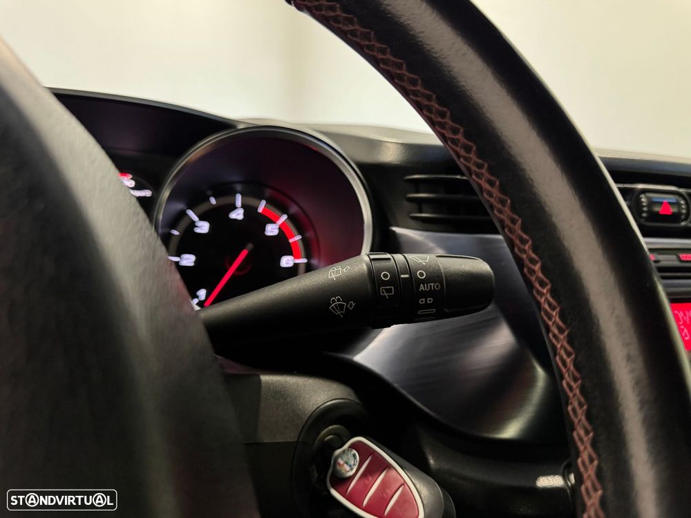 Alfa Romeo Giulietta 1.6 JTDm Distinctive - 35