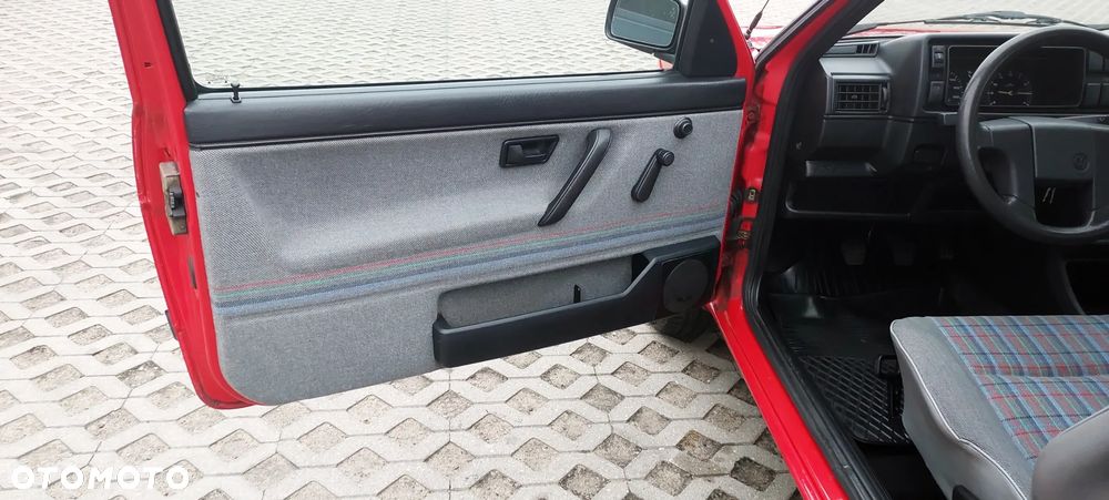 Volkswagen Golf - 22