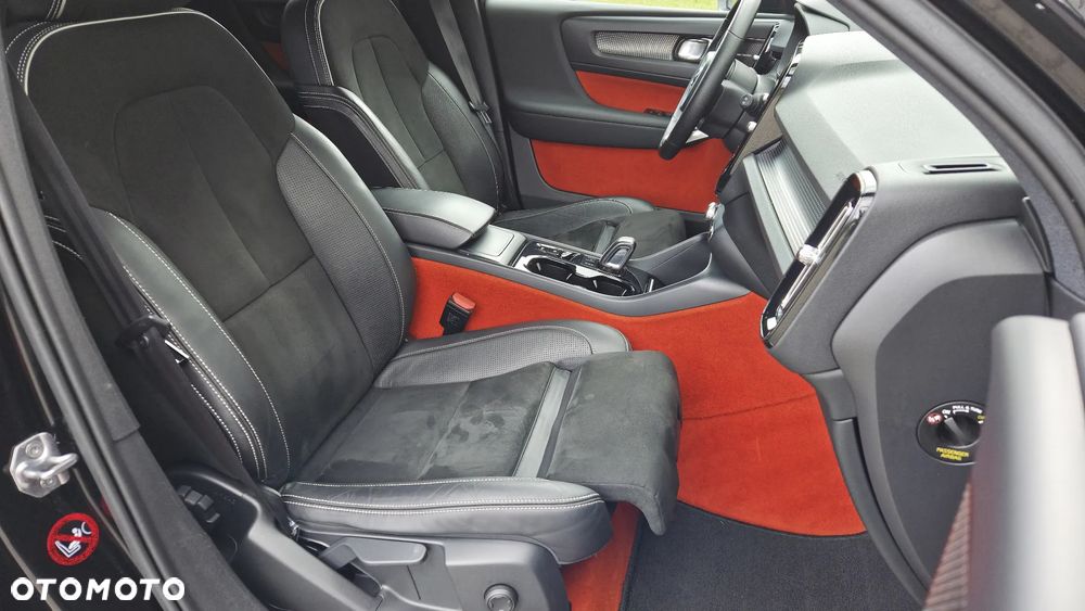 Volvo XC 40 D4 AWD R-Design (Intro Edition) - 13