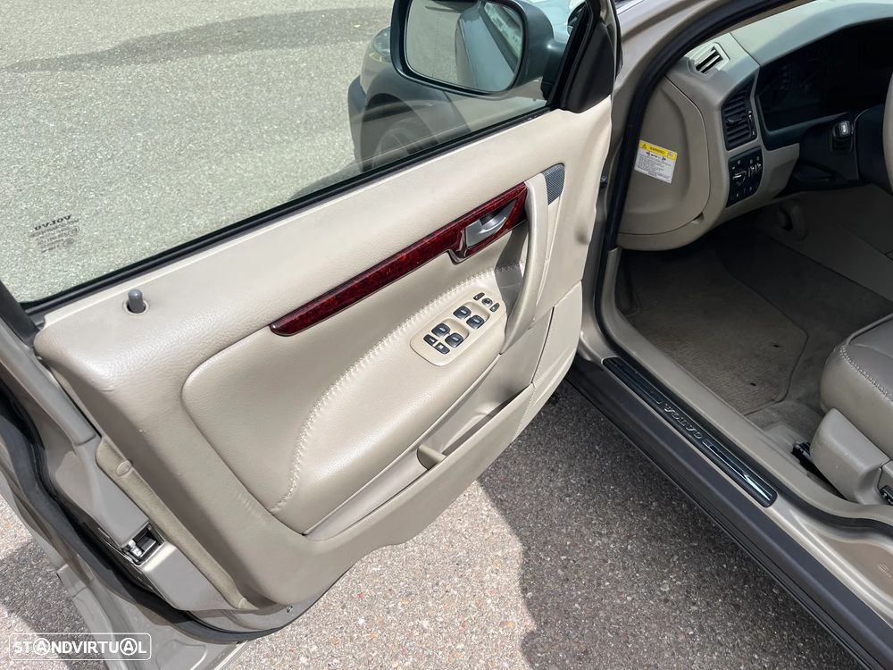 Volvo XC 70 D5 Nivel 2 Auto. - 10