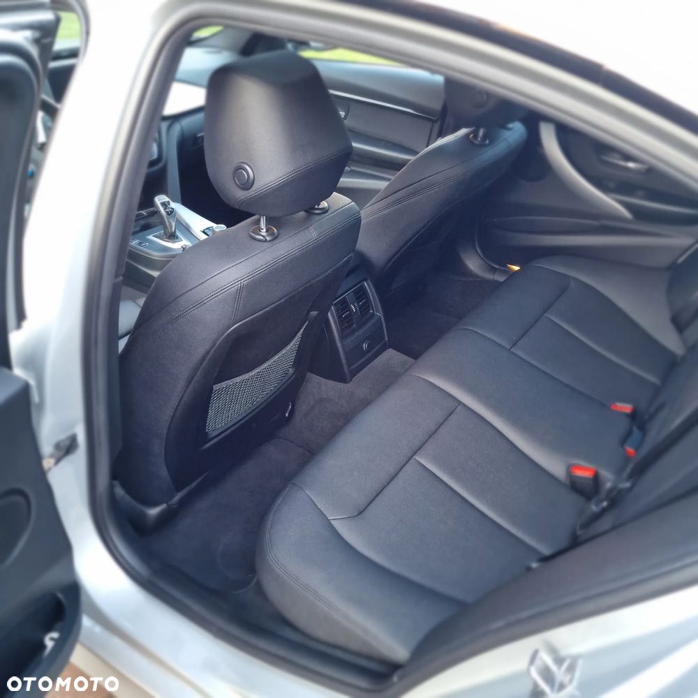 BMW Seria 3 330i xDrive M Sport - 15