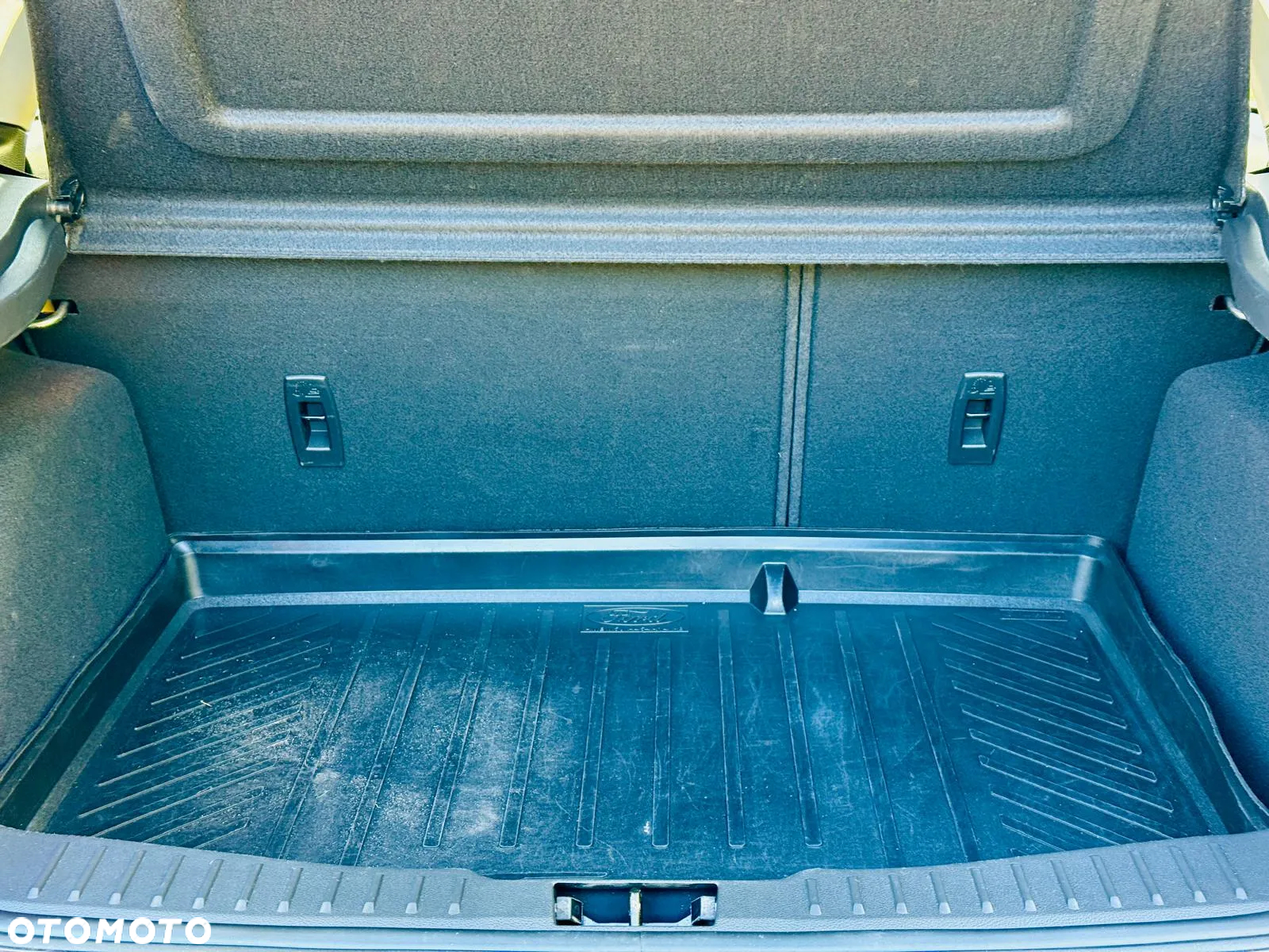 Ford Focus 1.6 SYNC Edition - 11