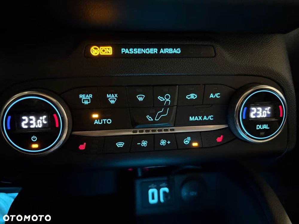 Ford Kuga 2.5 Duratec FHEV 4x4 ST-LINE - 33