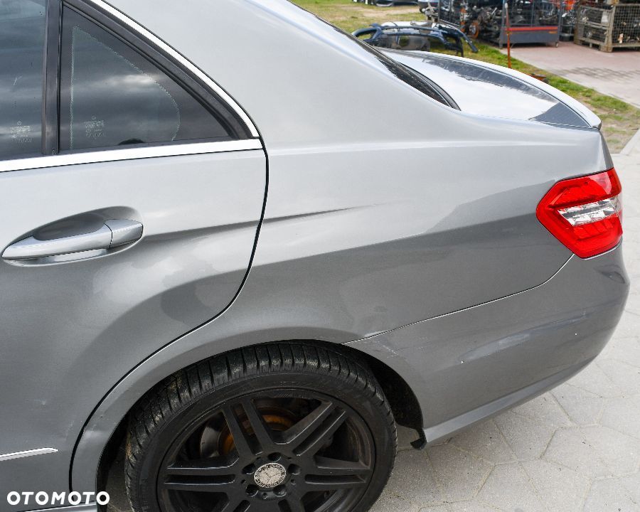 MERCEDES E KLASA W212 SEDAN AMG ZDERZAK TYLNY TYŁ KOD LAKIERU 792 - 8