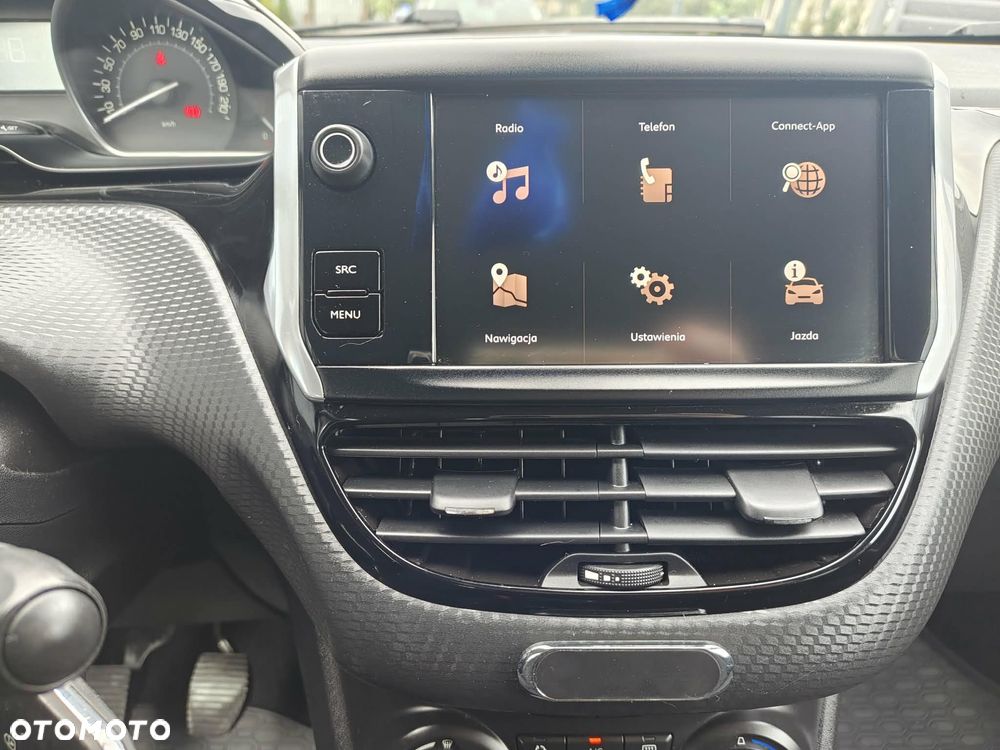 Peugeot 2008 1.2 Pure Tech Style S&S - 24