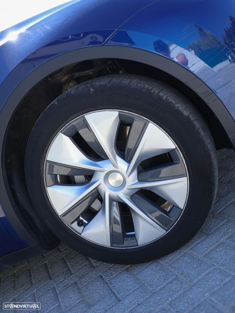 Tesla Model Y Standard RWD - 8