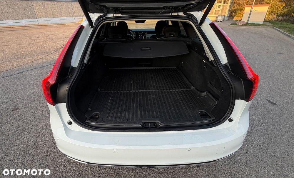 Volvo V90 T8 Twin Engine AWD Momentum - 14