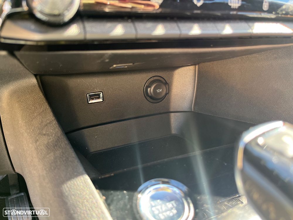 Peugeot 3008 1.6 Hybrid Allure Pack e-EAT8 - 36