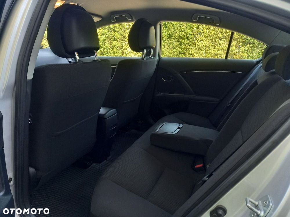 Toyota Avensis 1.8 Premium - 21
