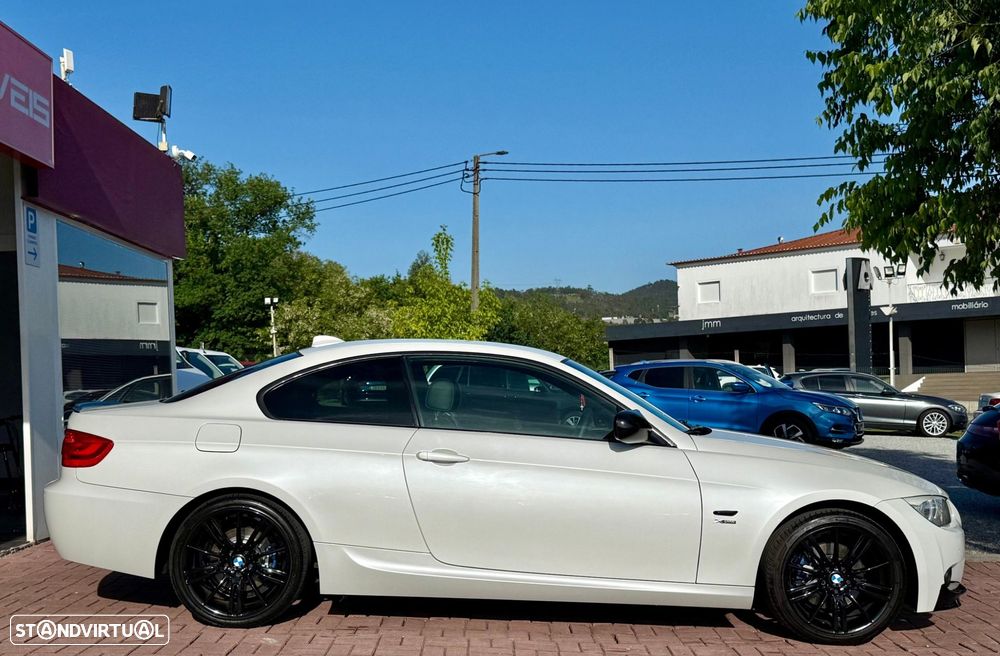 BMW 320 d xDrive Coupe Edição M - 8