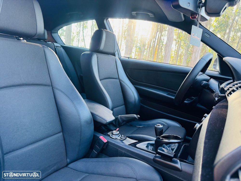 BMW 118 d Pack M - 32