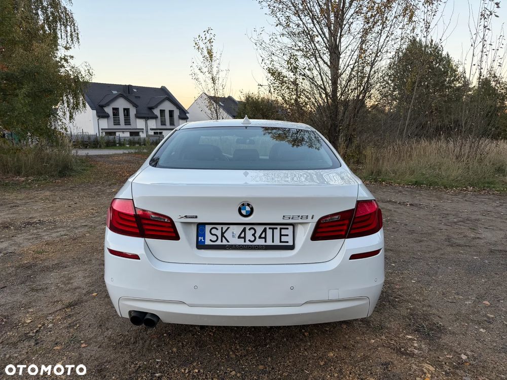 BMW Seria 5 528i xDrive - 6