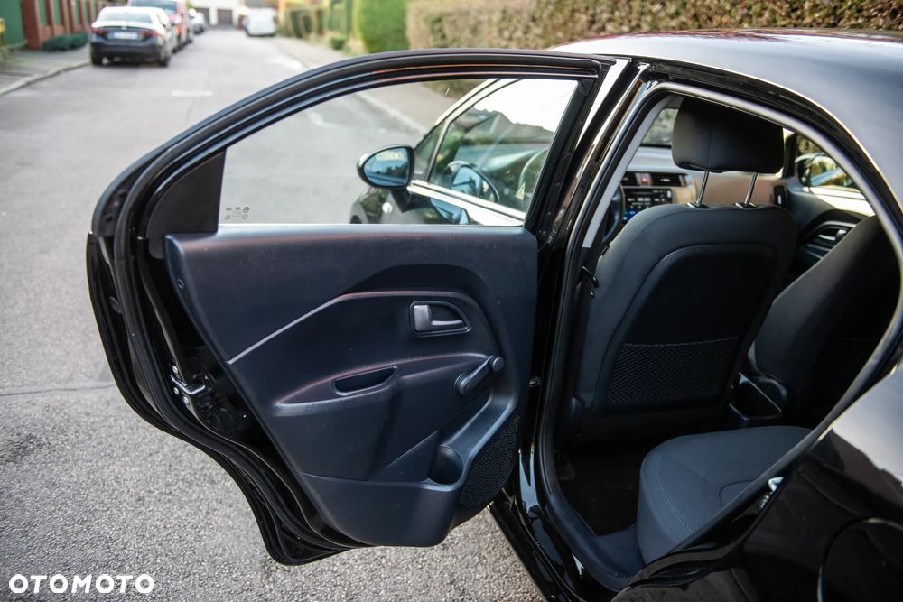 Kia Rio 1.4 Business Line Plus - 21