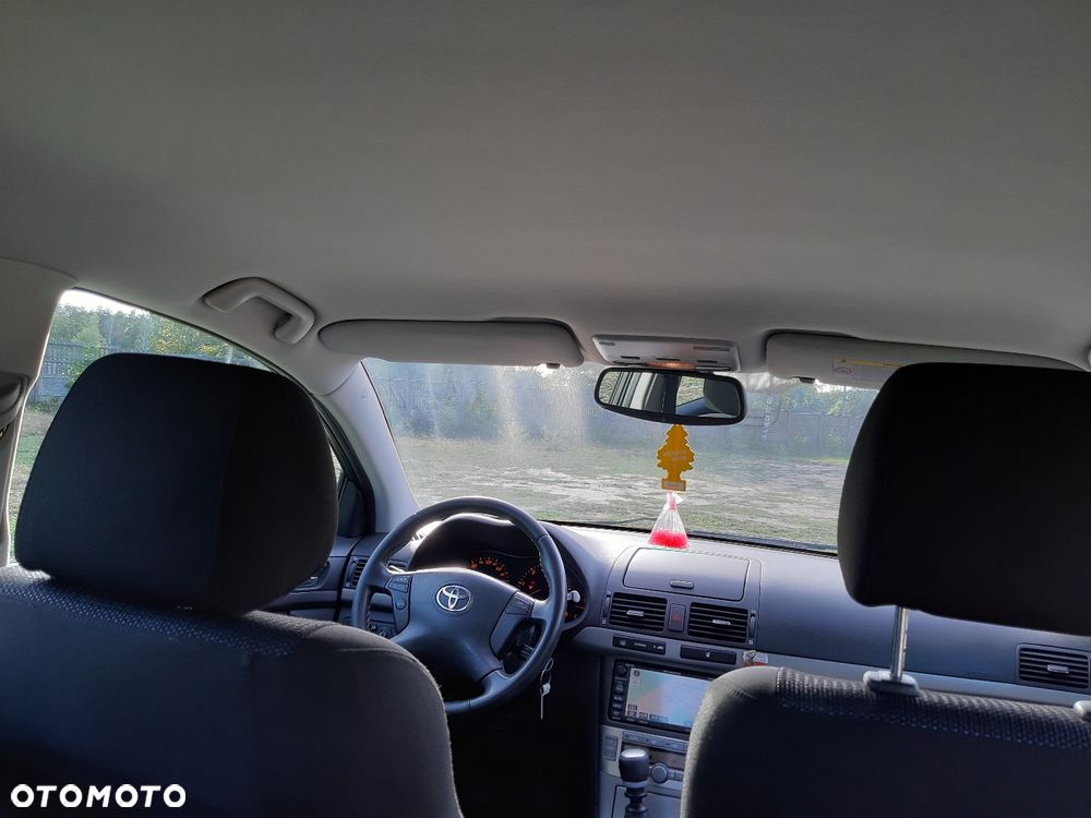 Toyota Avensis 2.0 D-4D - 10