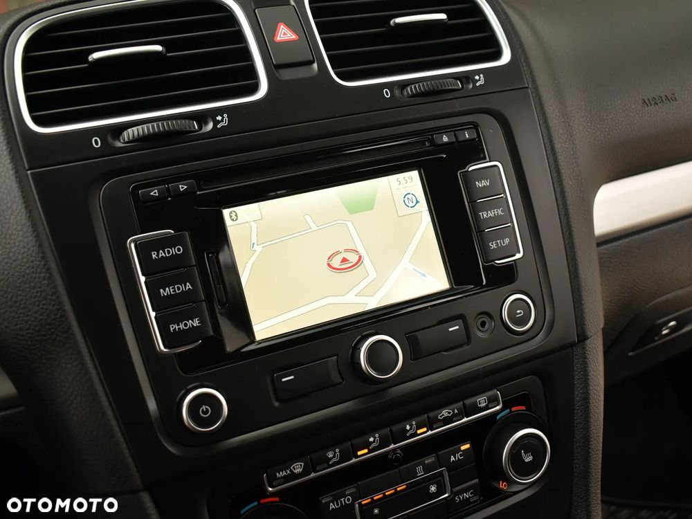 Volkswagen Golf - 22