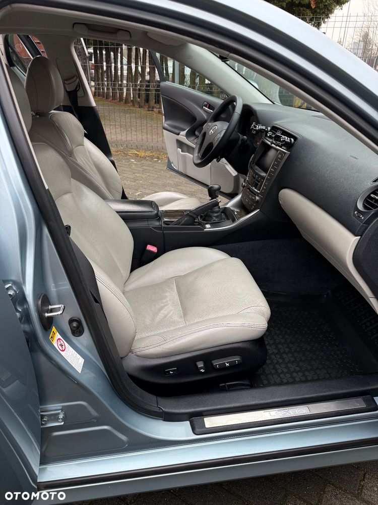 Lexus IS 220d Luxury Line - 10