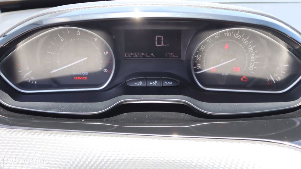 Peugeot 208 1.6 BlueHDi Style - 17