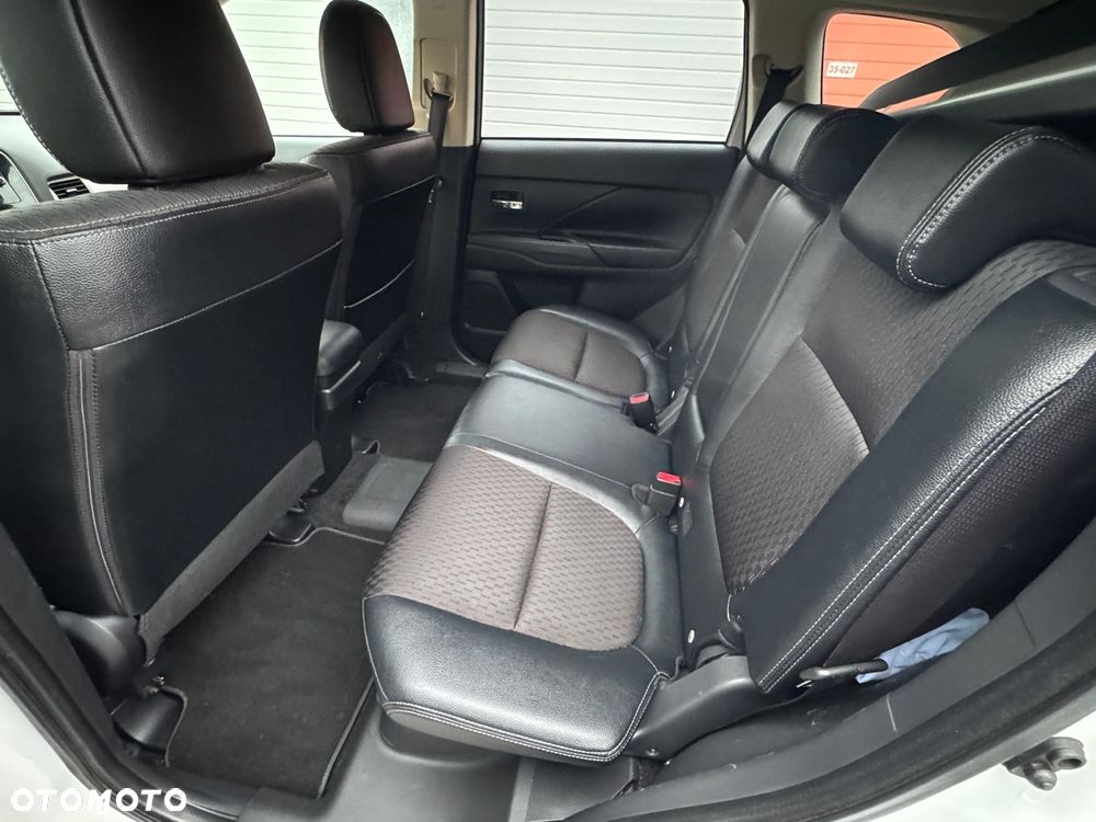 Mitsubishi Outlander - 10