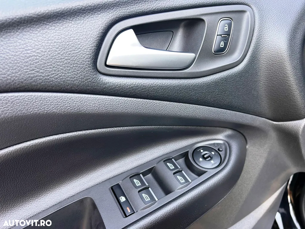 Ford Kuga 2.0 TDCi 4WD Powershift Titanium - 40
