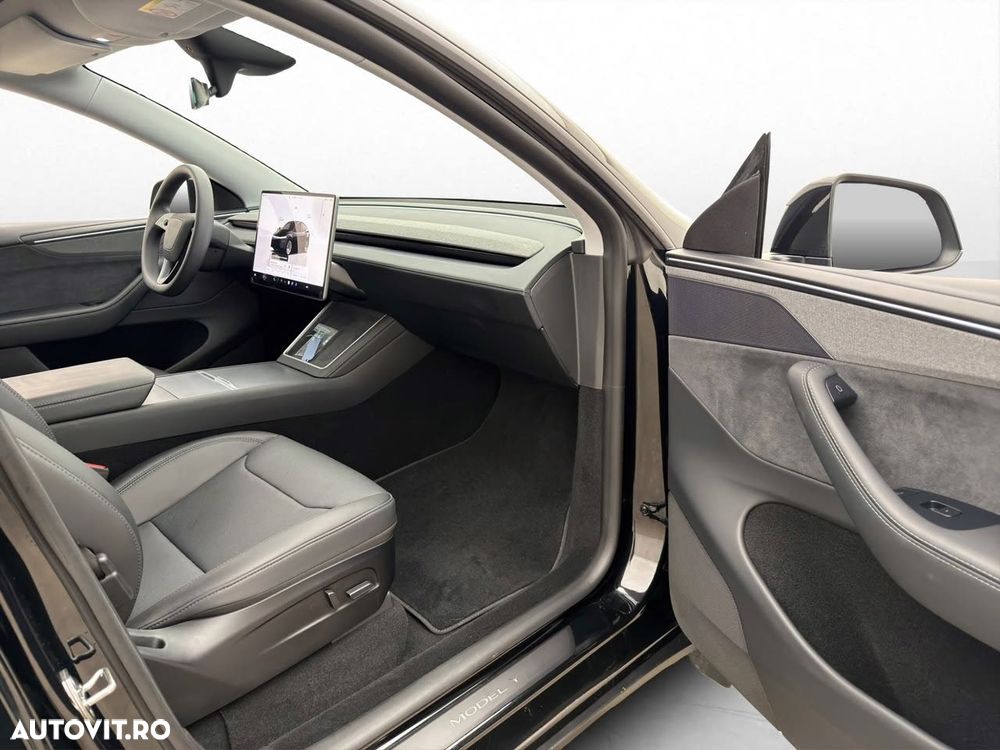 Tesla Model Y Long Range Dual Motor AWD - 21