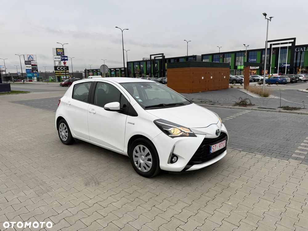 Toyota Yaris Hybrid 100 Premium - 3